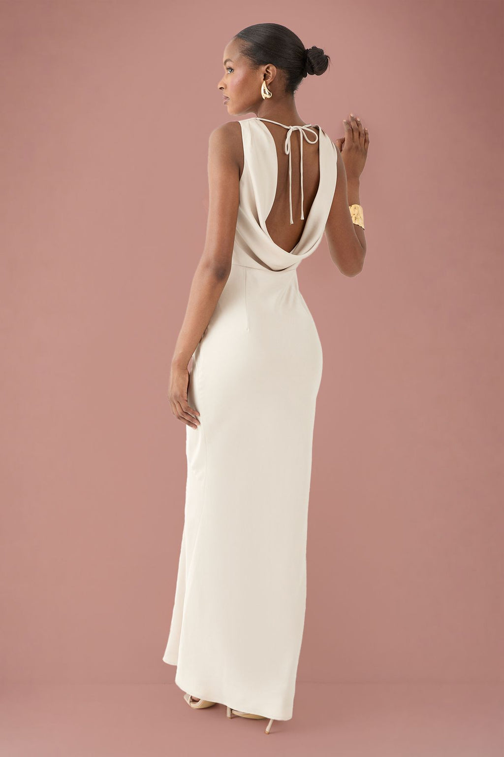 https://mediahub.prettylittlething.com/bpp06599_champagne_xl_2