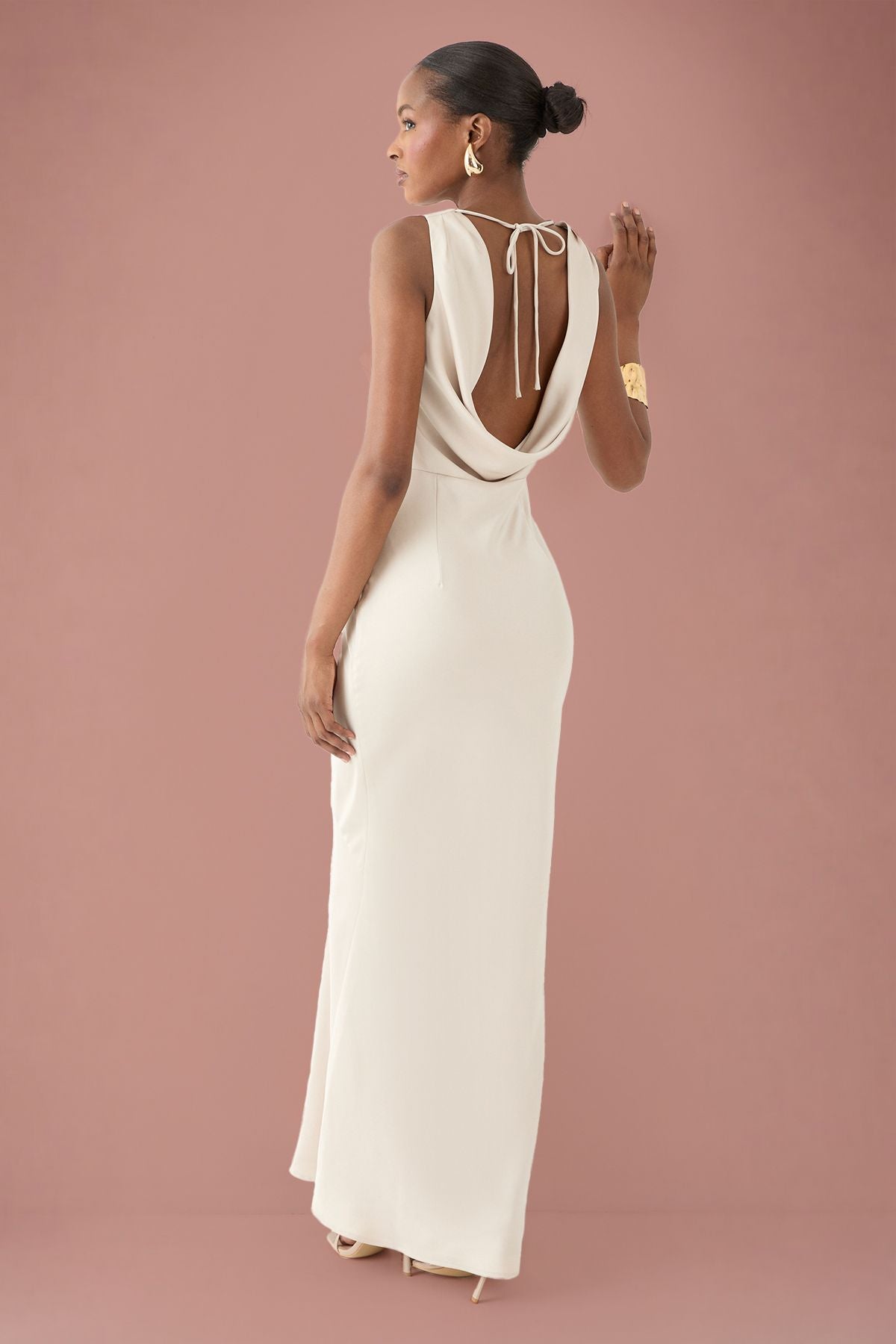 https://mediahub.prettylittlething.com/bpp06599_champagne_xl_2