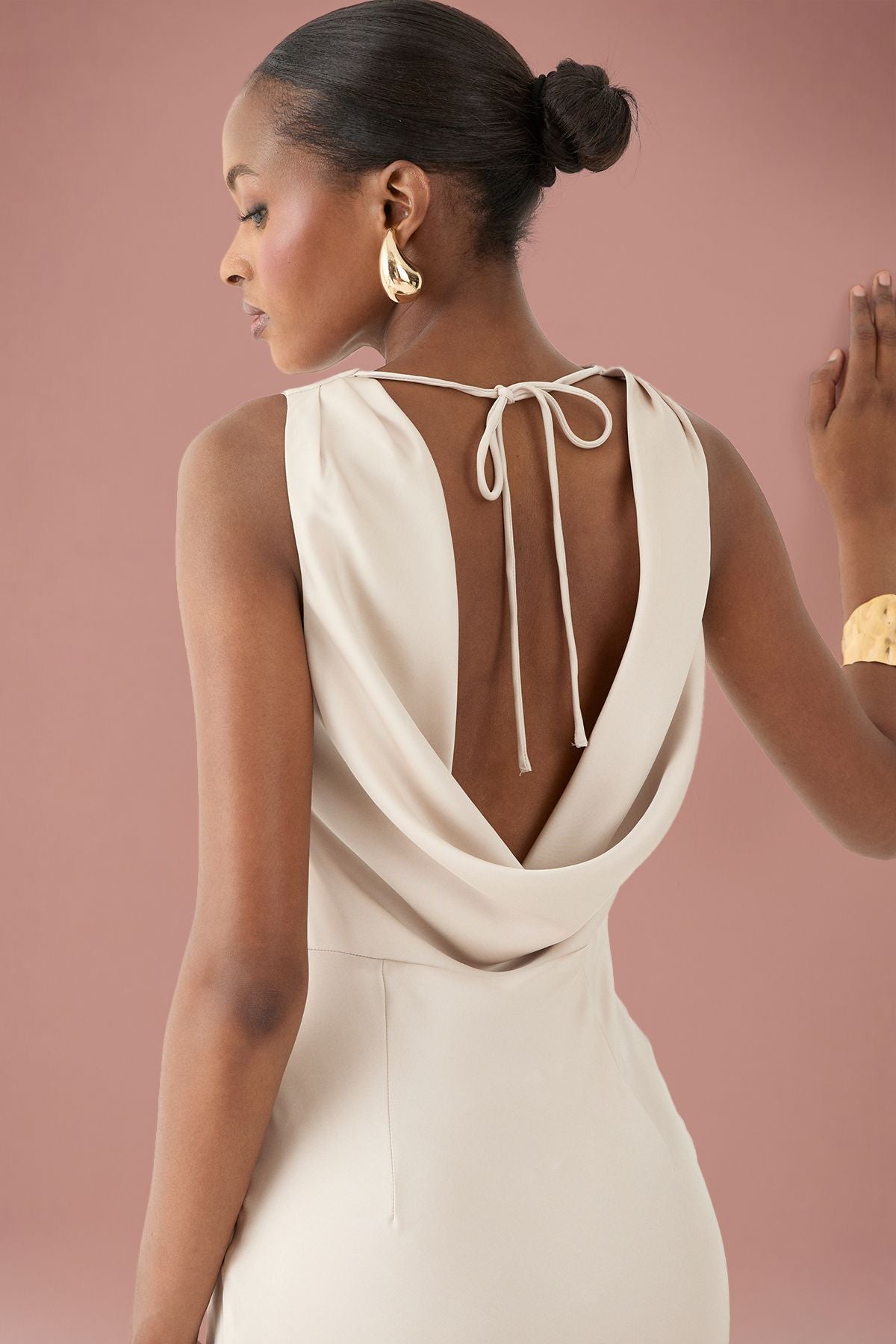 https://mediahub.prettylittlething.com/bpp06599_champagne_xl_3
